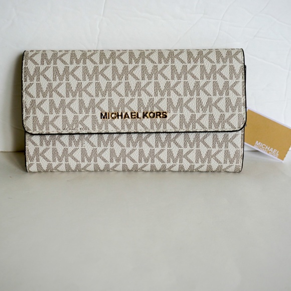 MK vanilla wallet